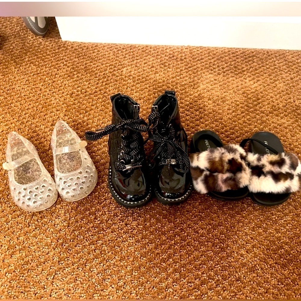 Bundle of 3 Pairs of Girls Shoes Slippers, Combat Boots, Jellies Size 18-24M/5